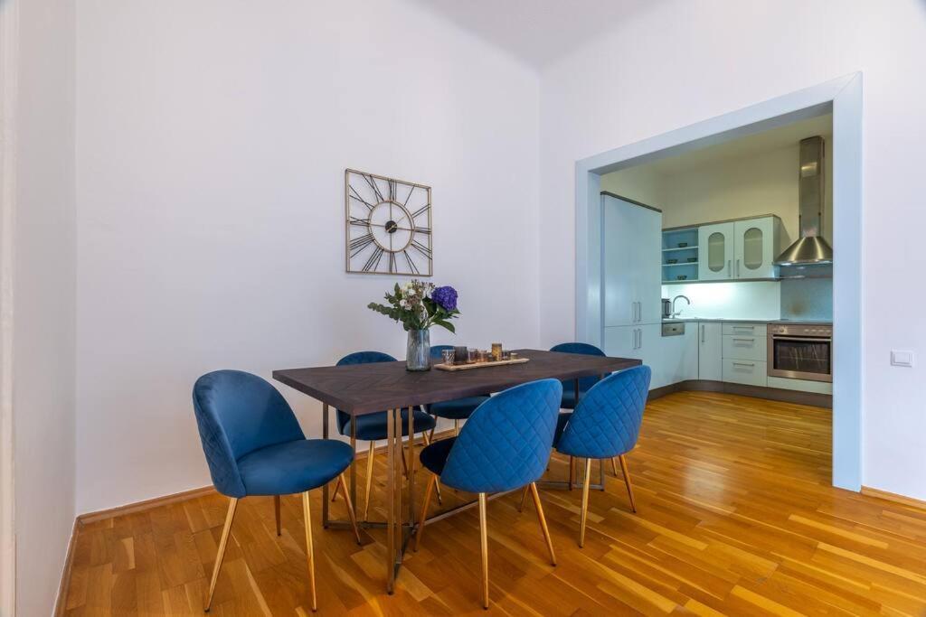 Charming 2Bedroom Old Town Apartment Prag Exteriör bild