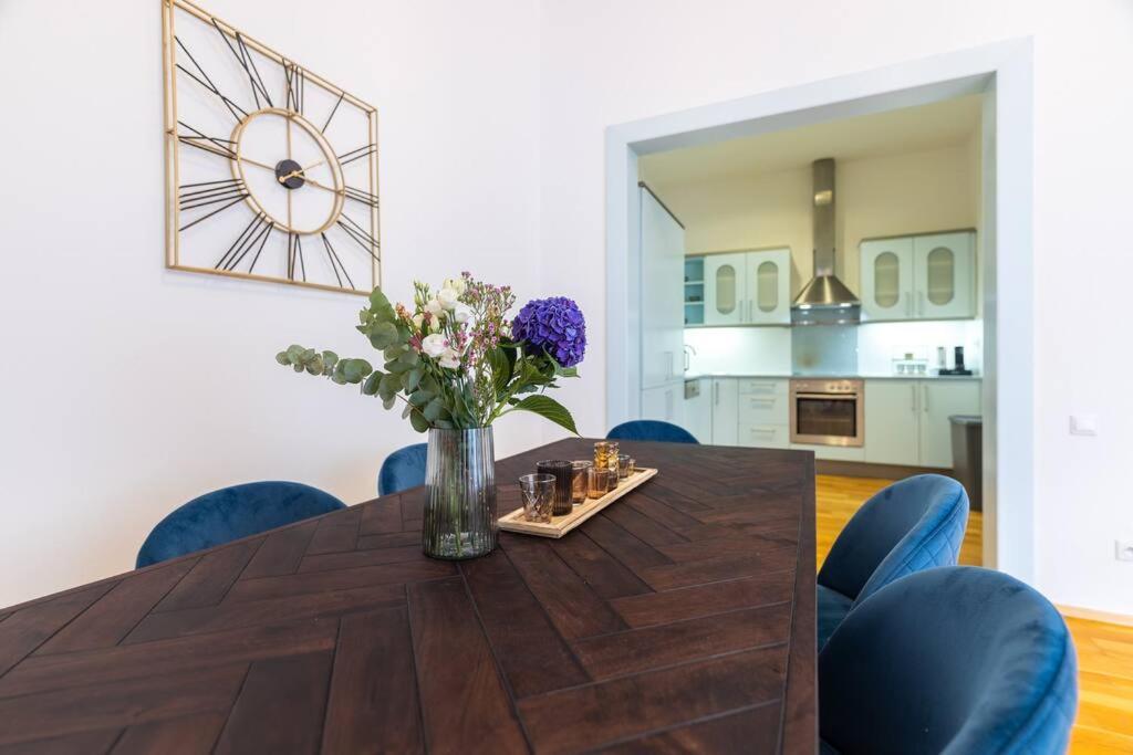 Charming 2Bedroom Old Town Apartment Prag Exteriör bild